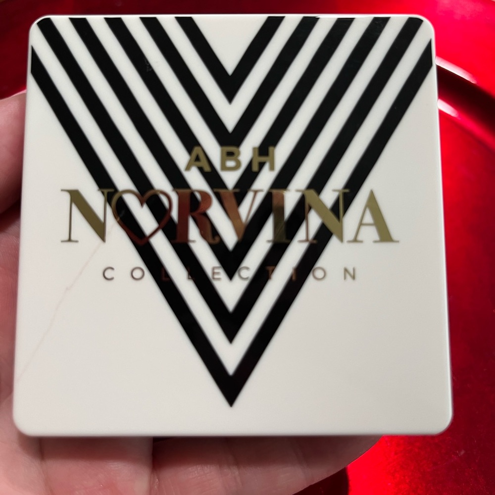 Anastasia Beverly Hills Norvina - Picture 2 of 5